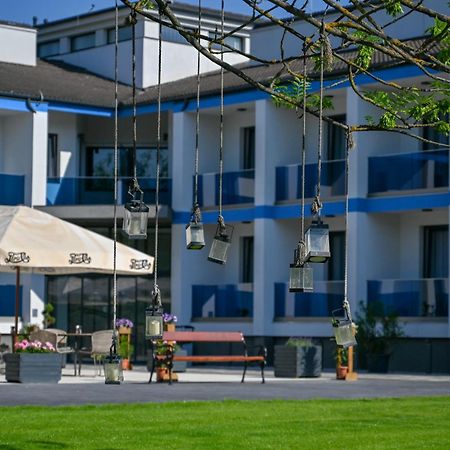 Nn Boutique Hotel Tiszaújváros エクステリア 写真