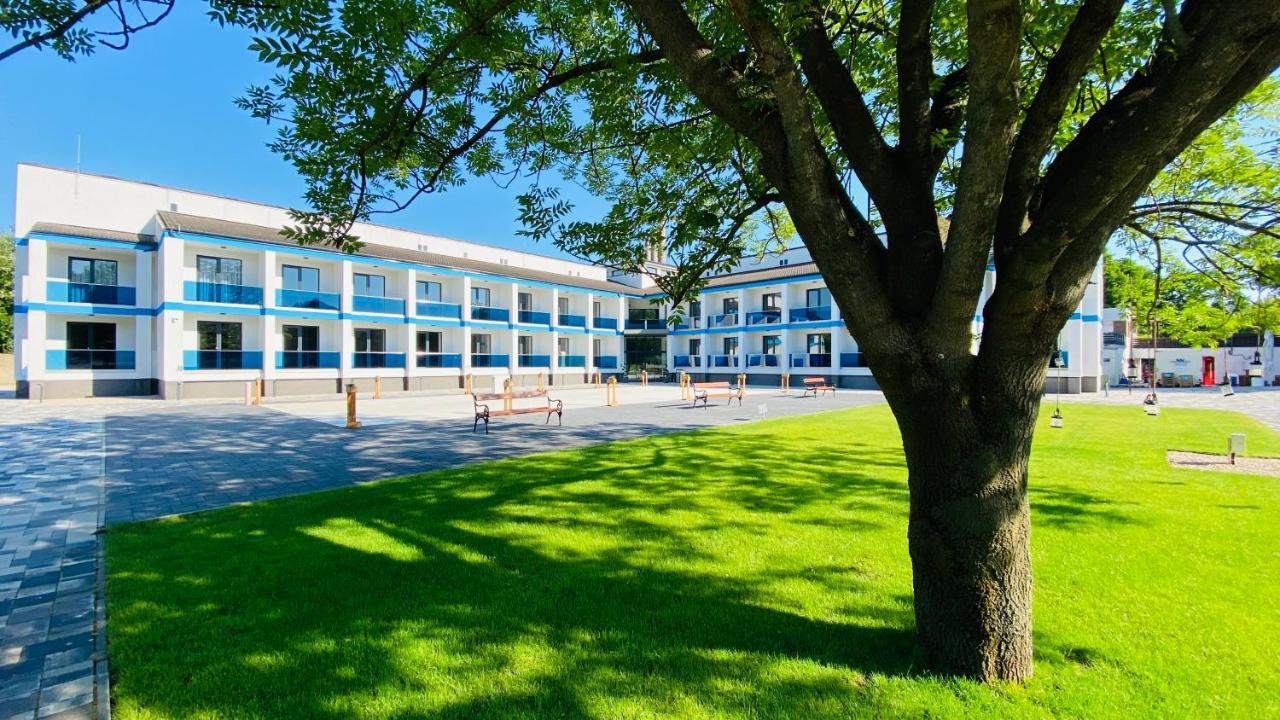Nn Boutique Hotel Tiszaújváros エクステリア 写真