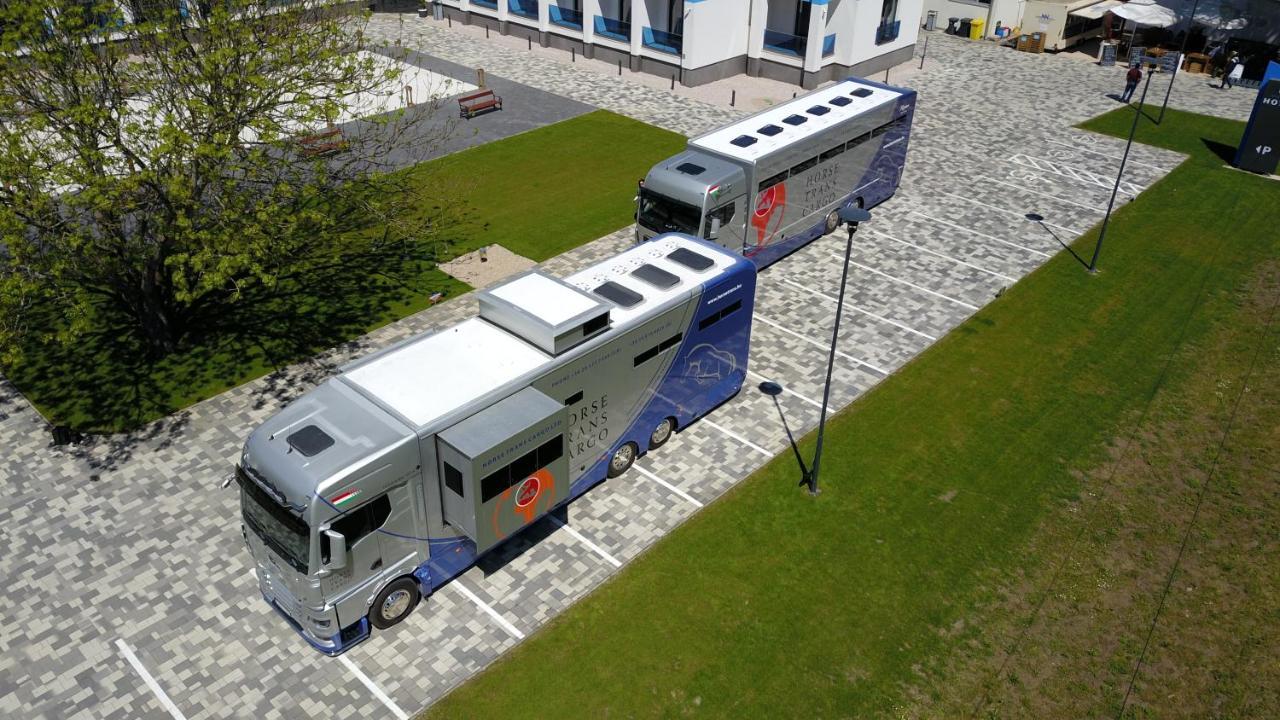 Nn Boutique Hotel Tiszaújváros エクステリア 写真