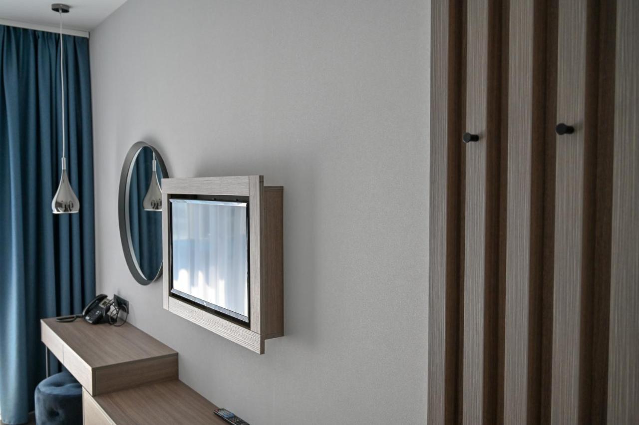 Nn Boutique Hotel Tiszaújváros エクステリア 写真