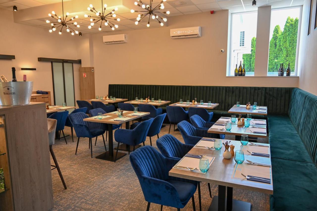 Nn Boutique Hotel Tiszaújváros エクステリア 写真