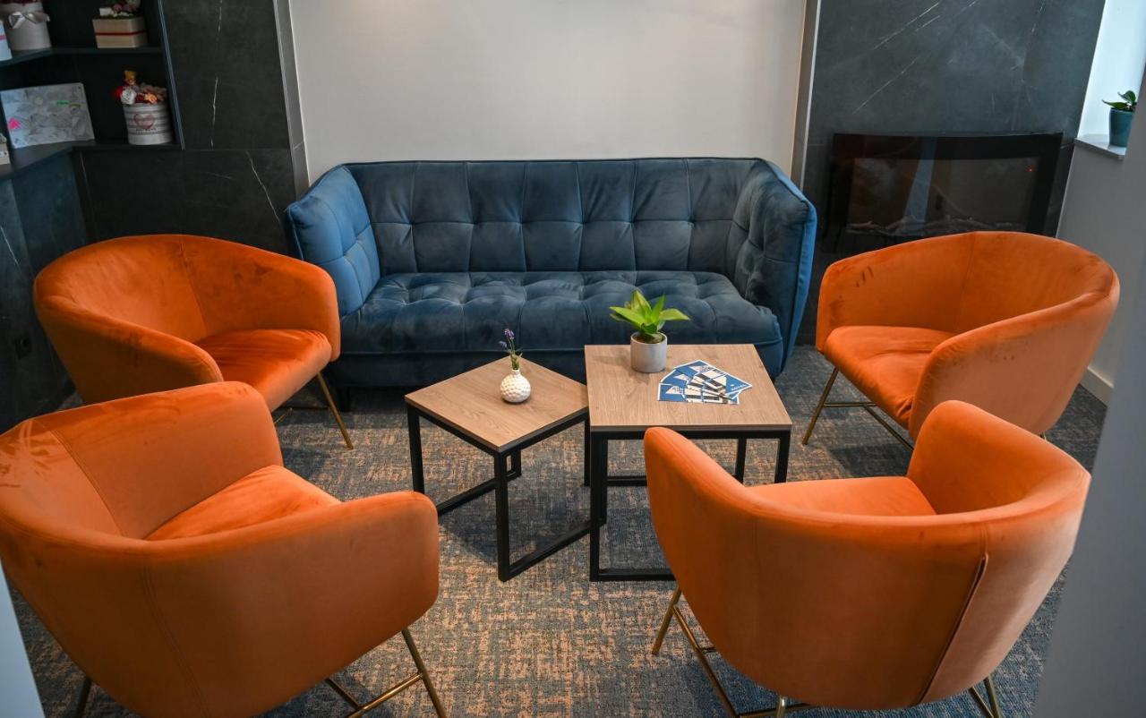 Nn Boutique Hotel Tiszaújváros エクステリア 写真
