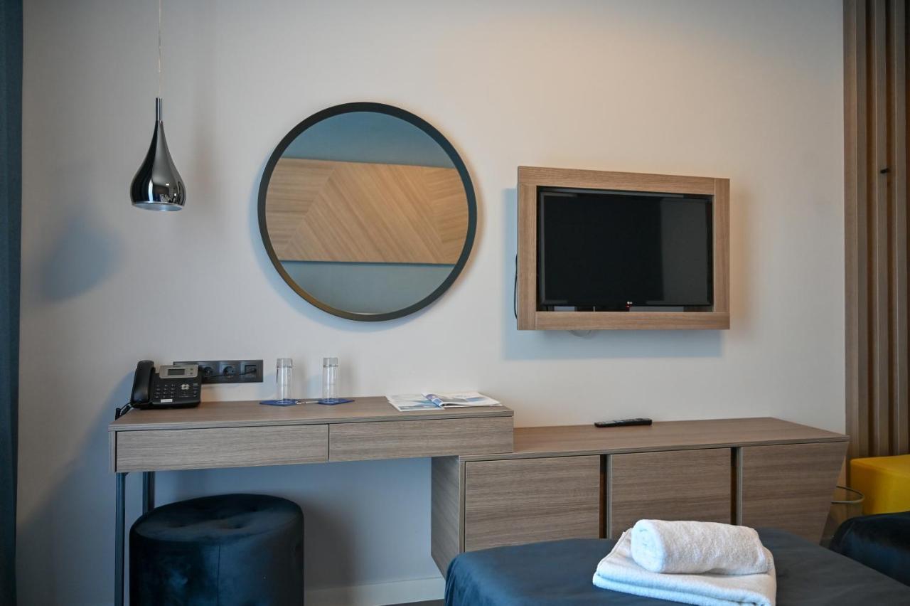 Nn Boutique Hotel Tiszaújváros エクステリア 写真