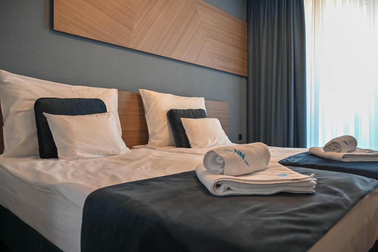 Nn Boutique Hotel Tiszaújváros エクステリア 写真