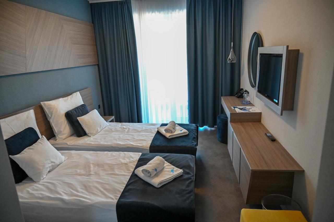 Nn Boutique Hotel Tiszaújváros エクステリア 写真