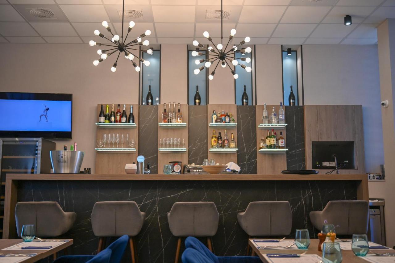Nn Boutique Hotel Tiszaújváros エクステリア 写真
