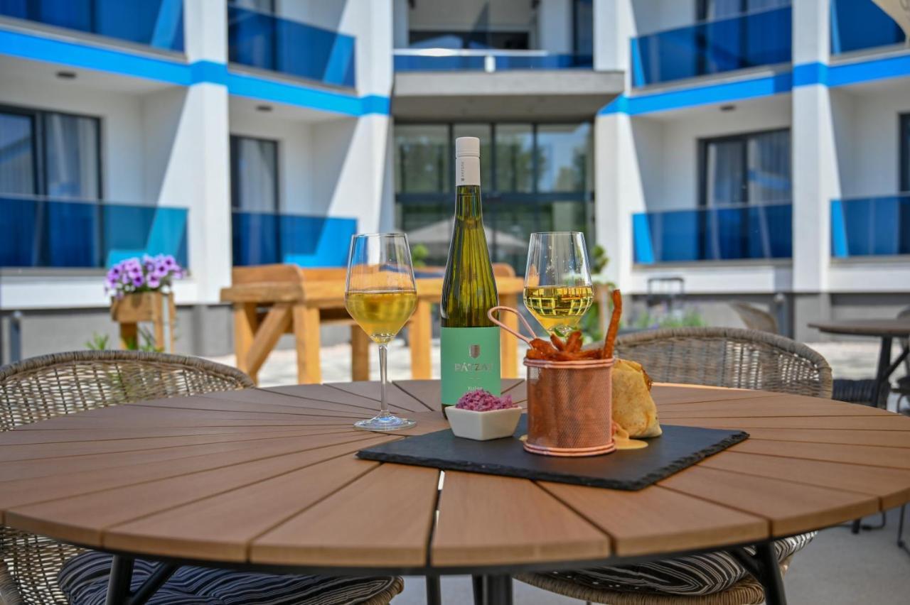 Nn Boutique Hotel Tiszaújváros エクステリア 写真