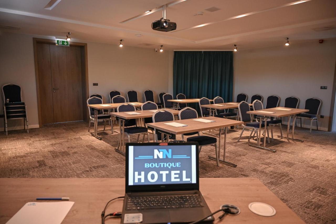 Nn Boutique Hotel Tiszaújváros エクステリア 写真
