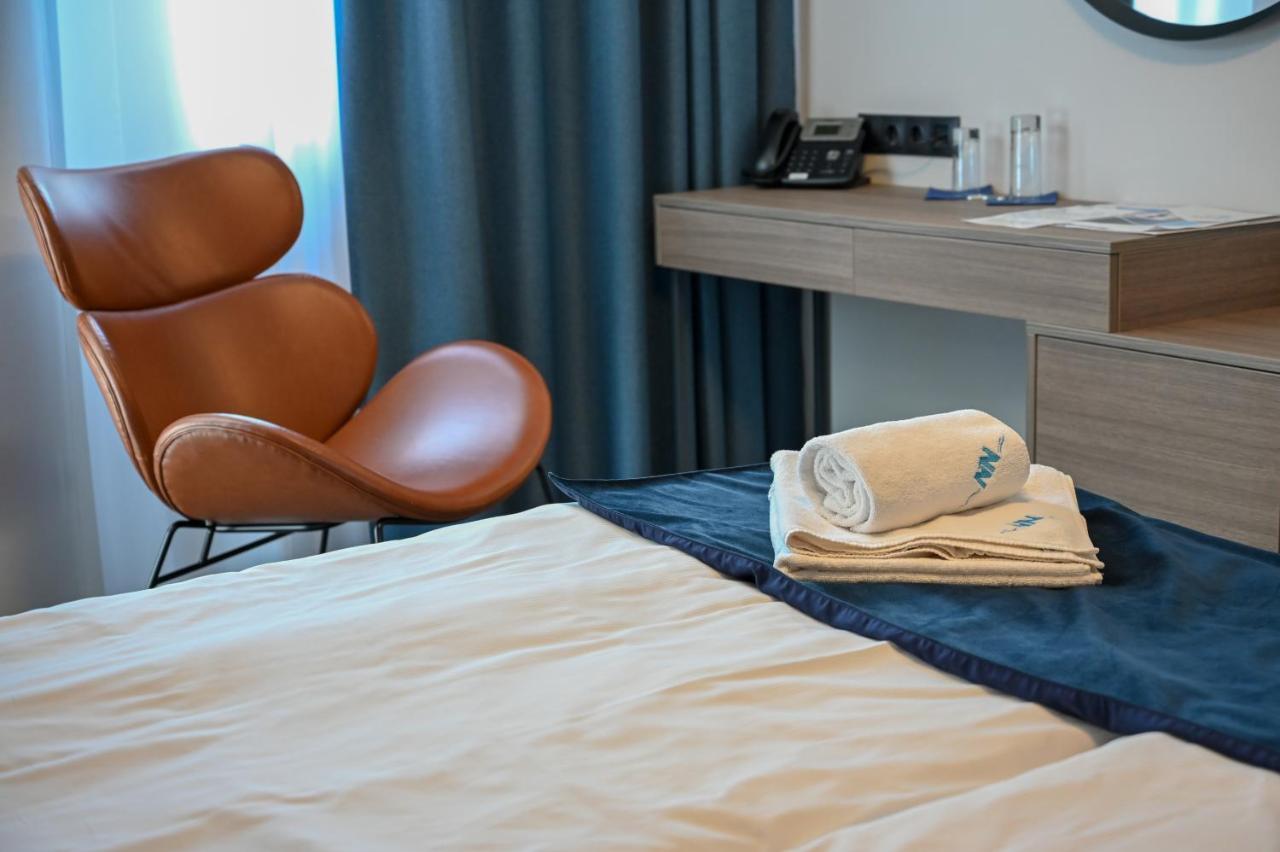 Nn Boutique Hotel Tiszaújváros エクステリア 写真