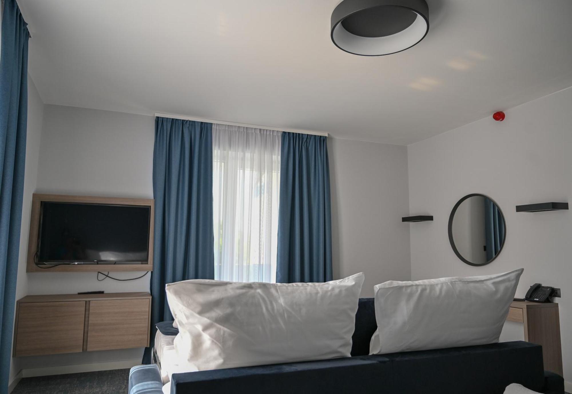 Nn Boutique Hotel Tiszaújváros エクステリア 写真