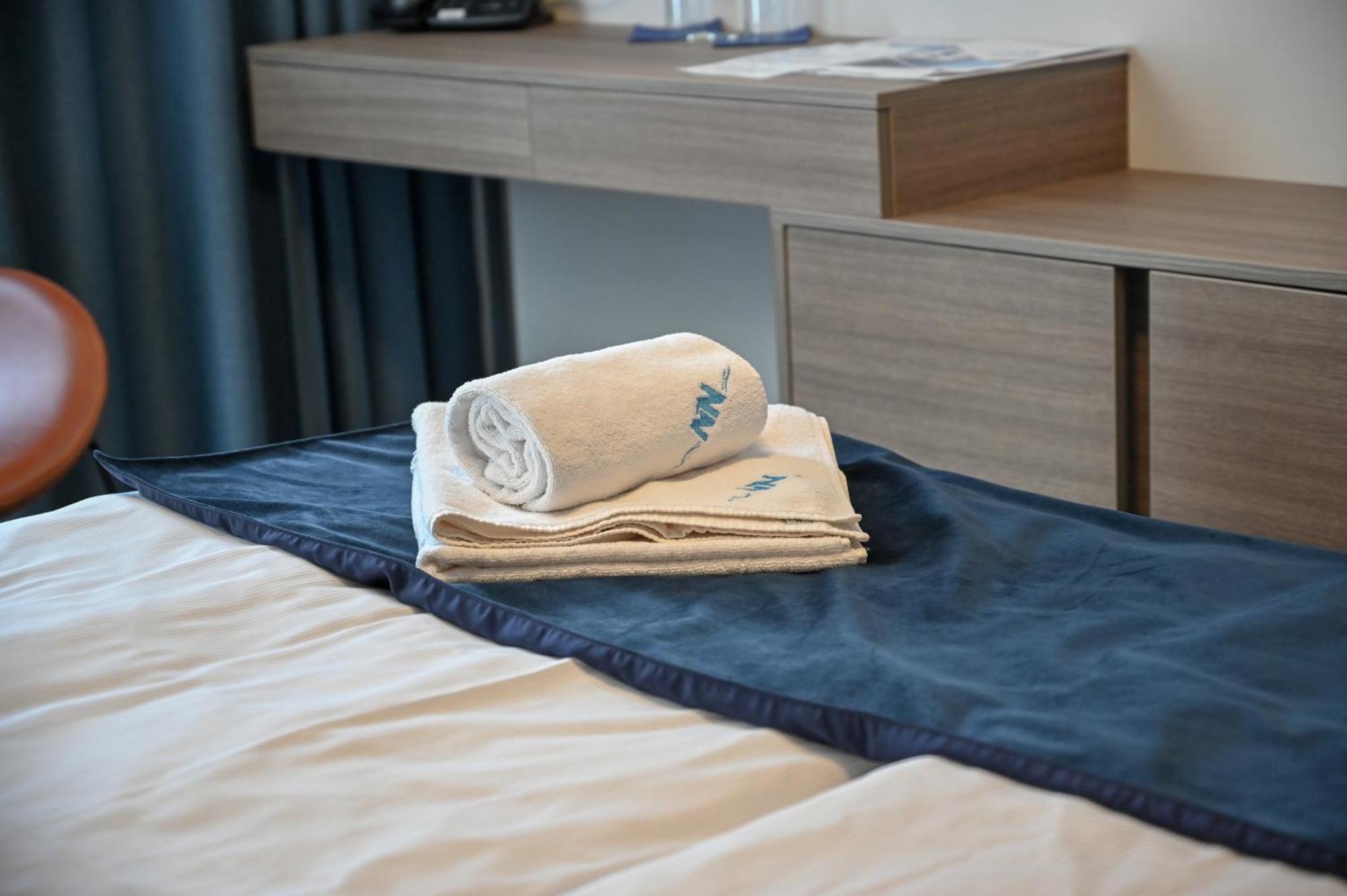 Nn Boutique Hotel Tiszaújváros エクステリア 写真