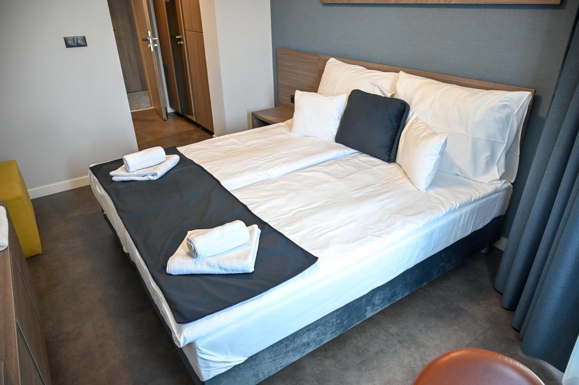 Nn Boutique Hotel Tiszaújváros エクステリア 写真