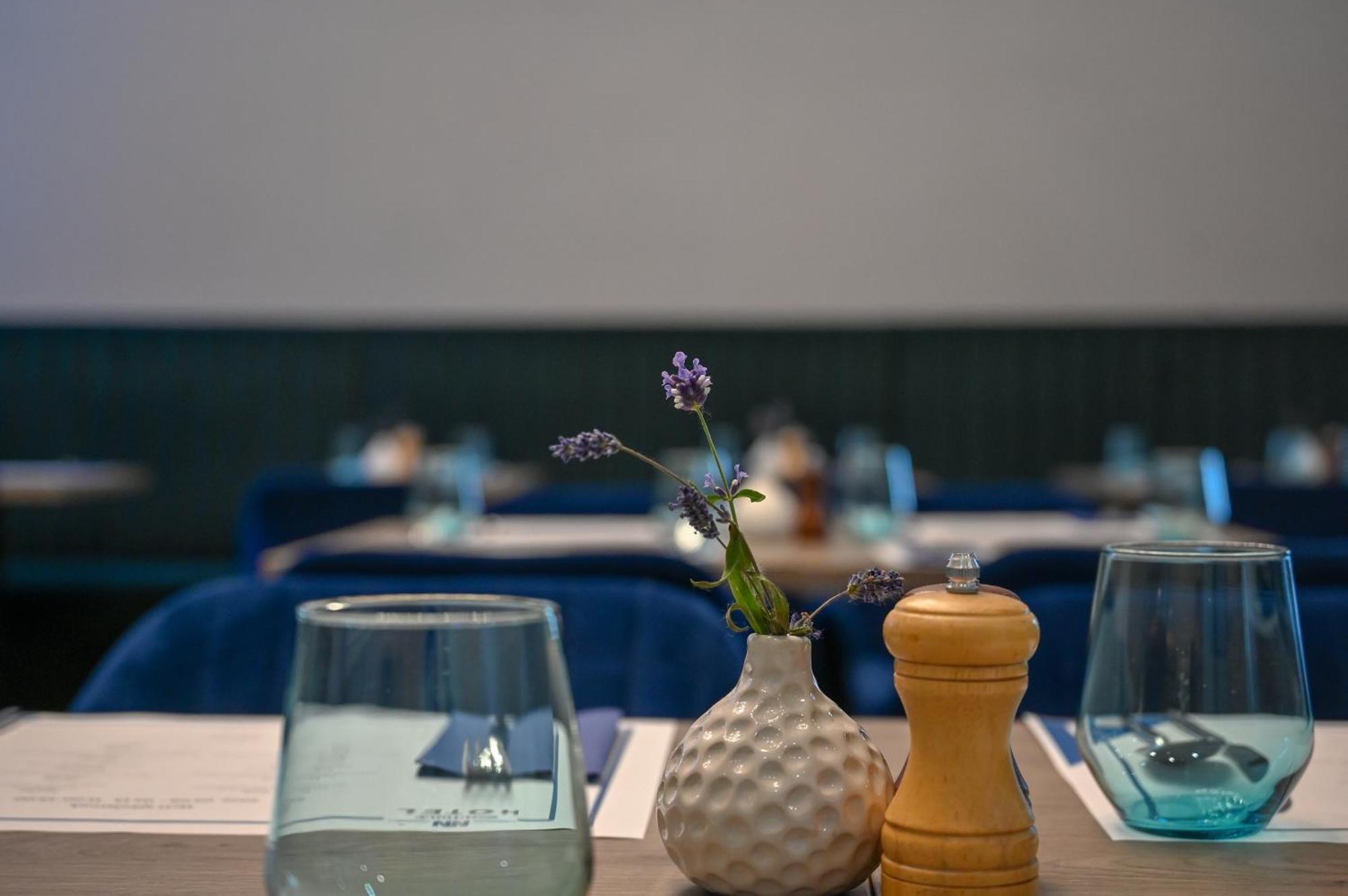Nn Boutique Hotel Tiszaújváros エクステリア 写真