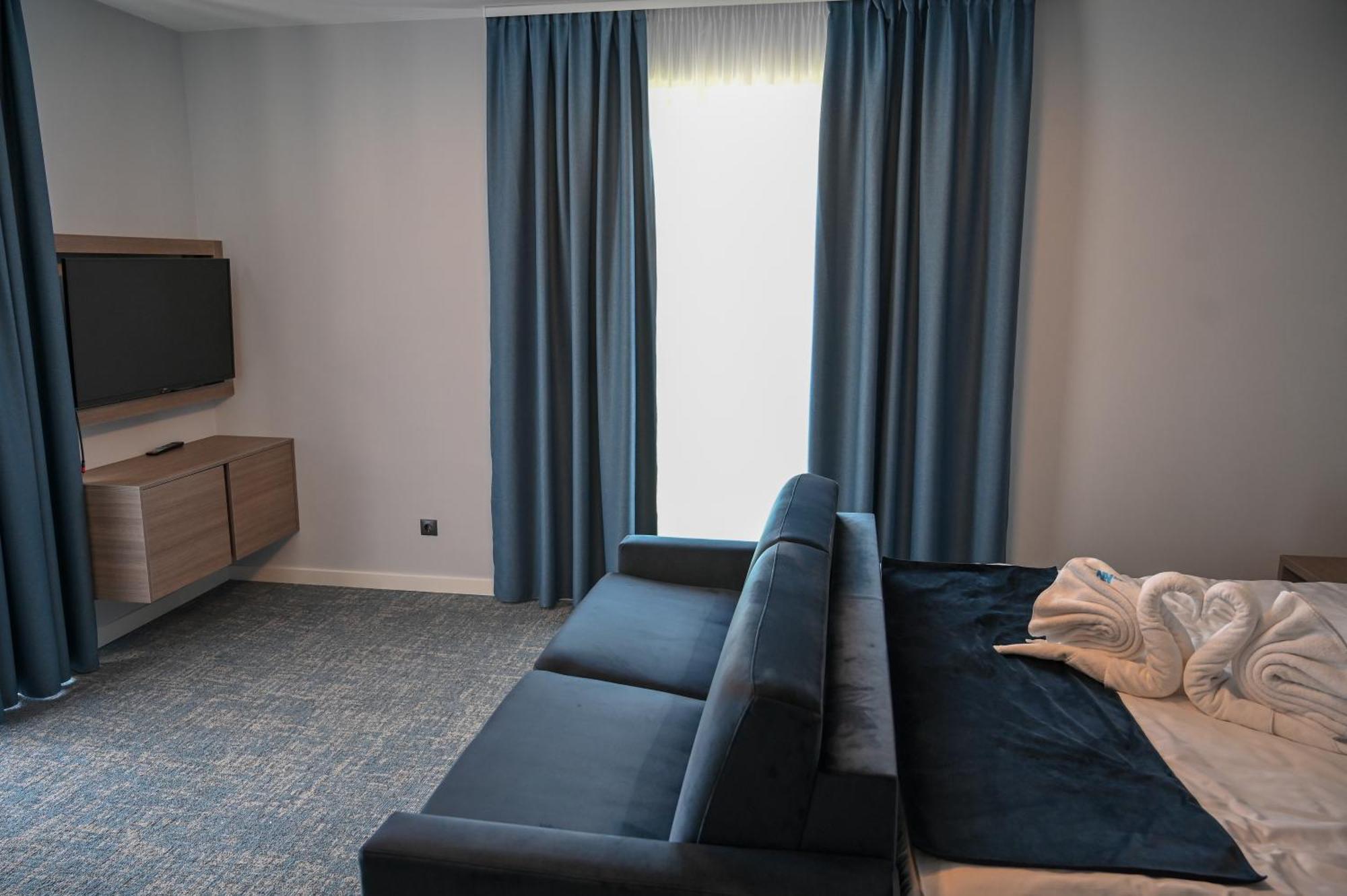 Nn Boutique Hotel Tiszaújváros エクステリア 写真