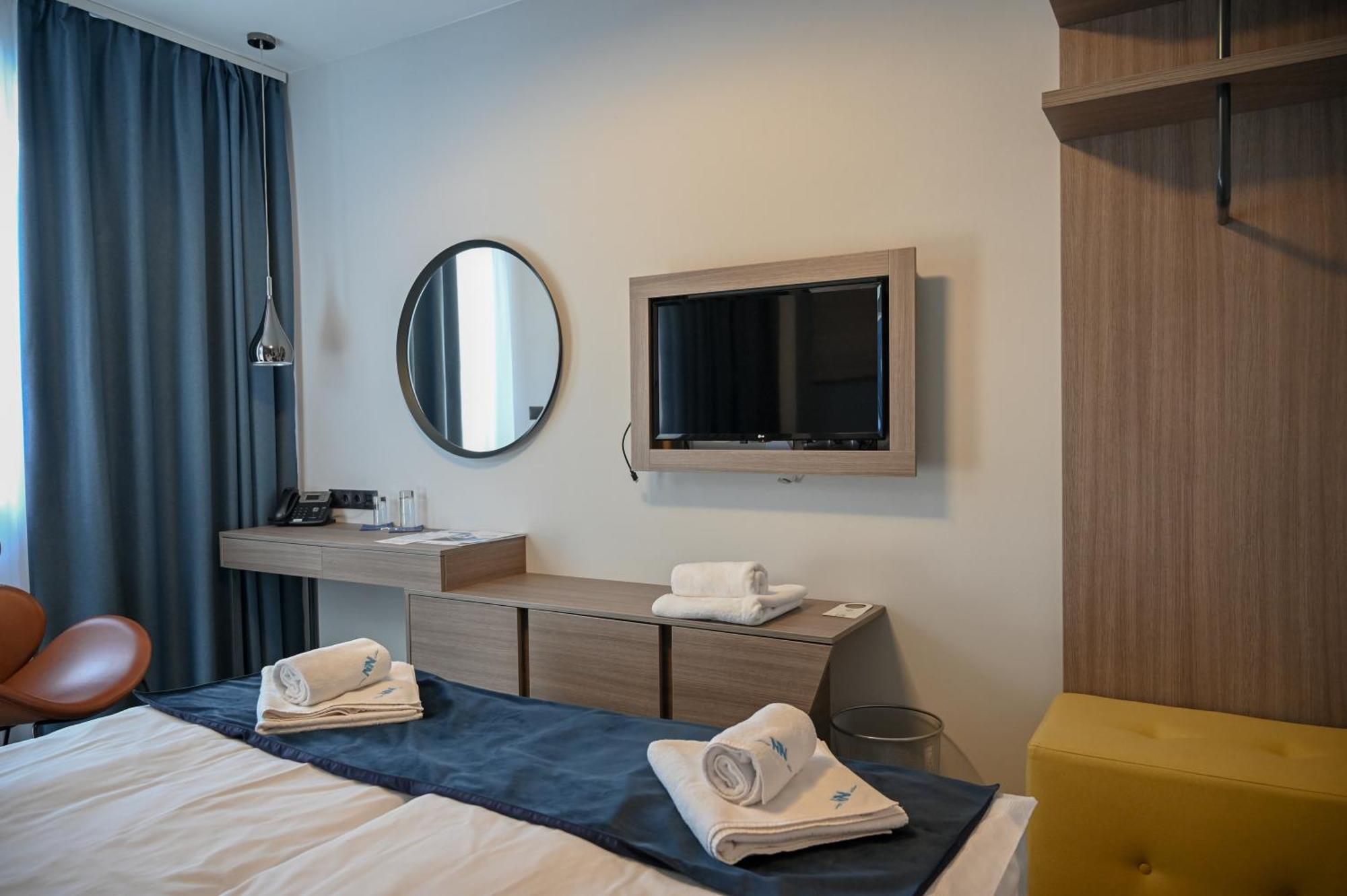 Nn Boutique Hotel Tiszaújváros エクステリア 写真
