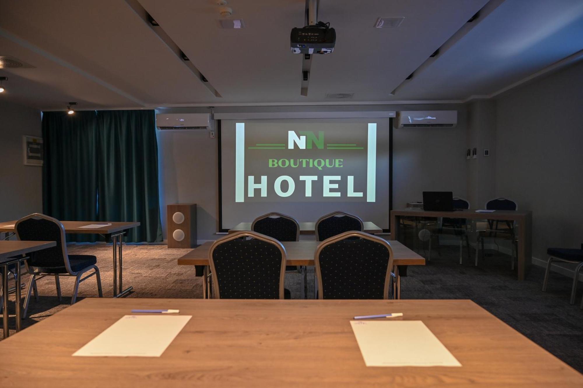 Nn Boutique Hotel Tiszaújváros エクステリア 写真