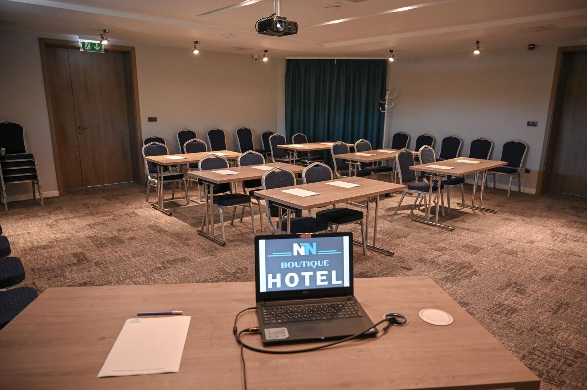 Nn Boutique Hotel Tiszaújváros エクステリア 写真